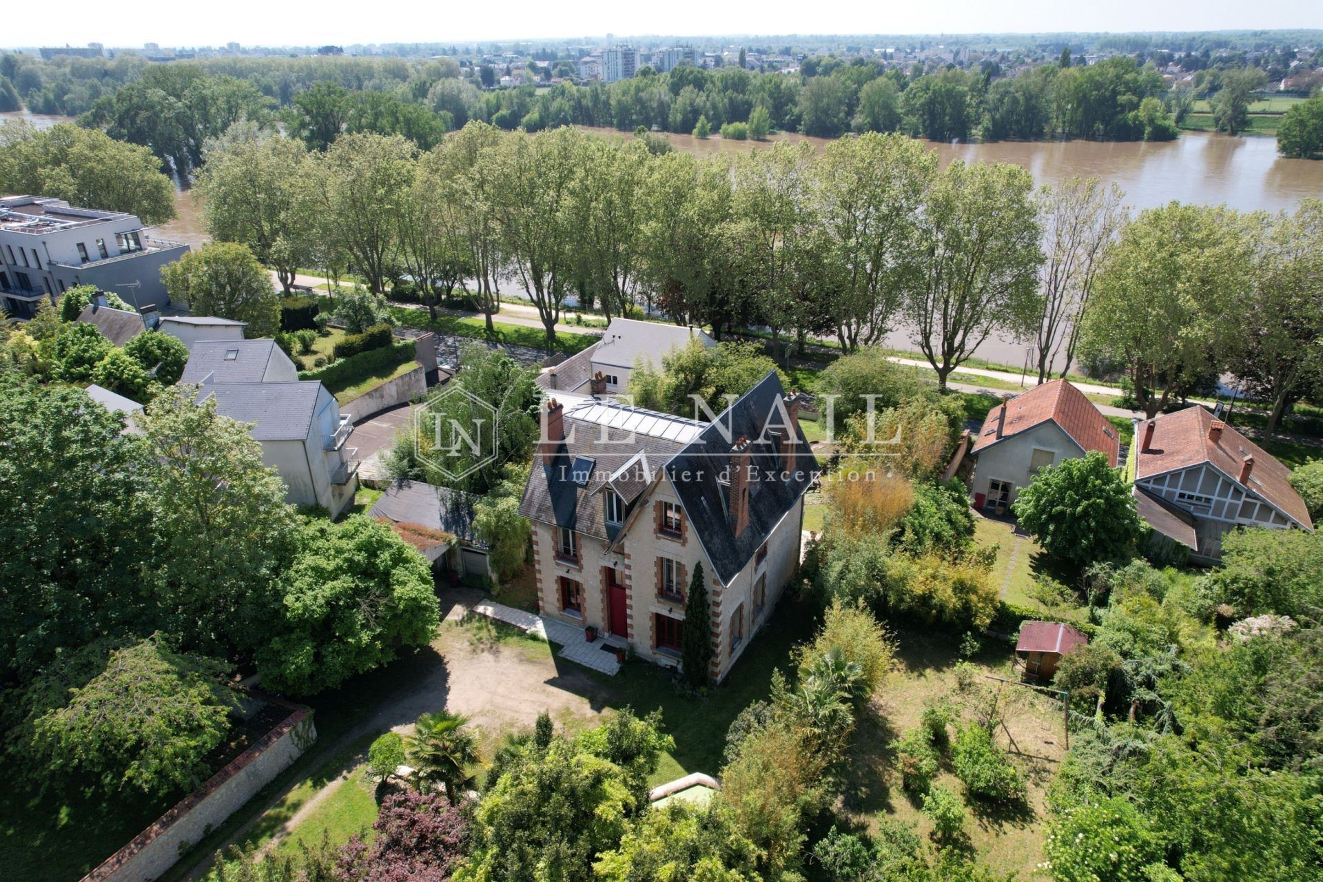 mansion (hôtel particulier) 9 rooms for sale on ORLEANS (45000)
