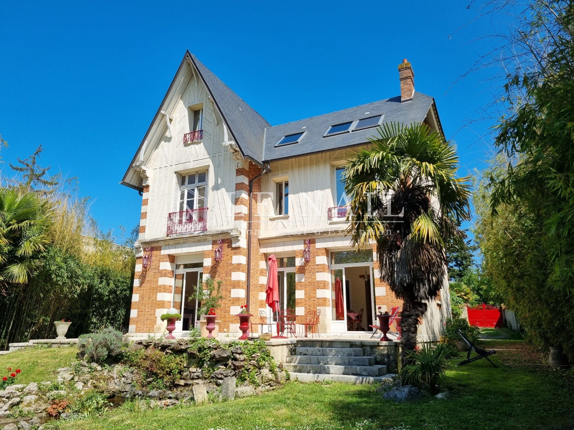 mansion (hôtel particulier) 9 rooms for sale on ORLEANS (45000)