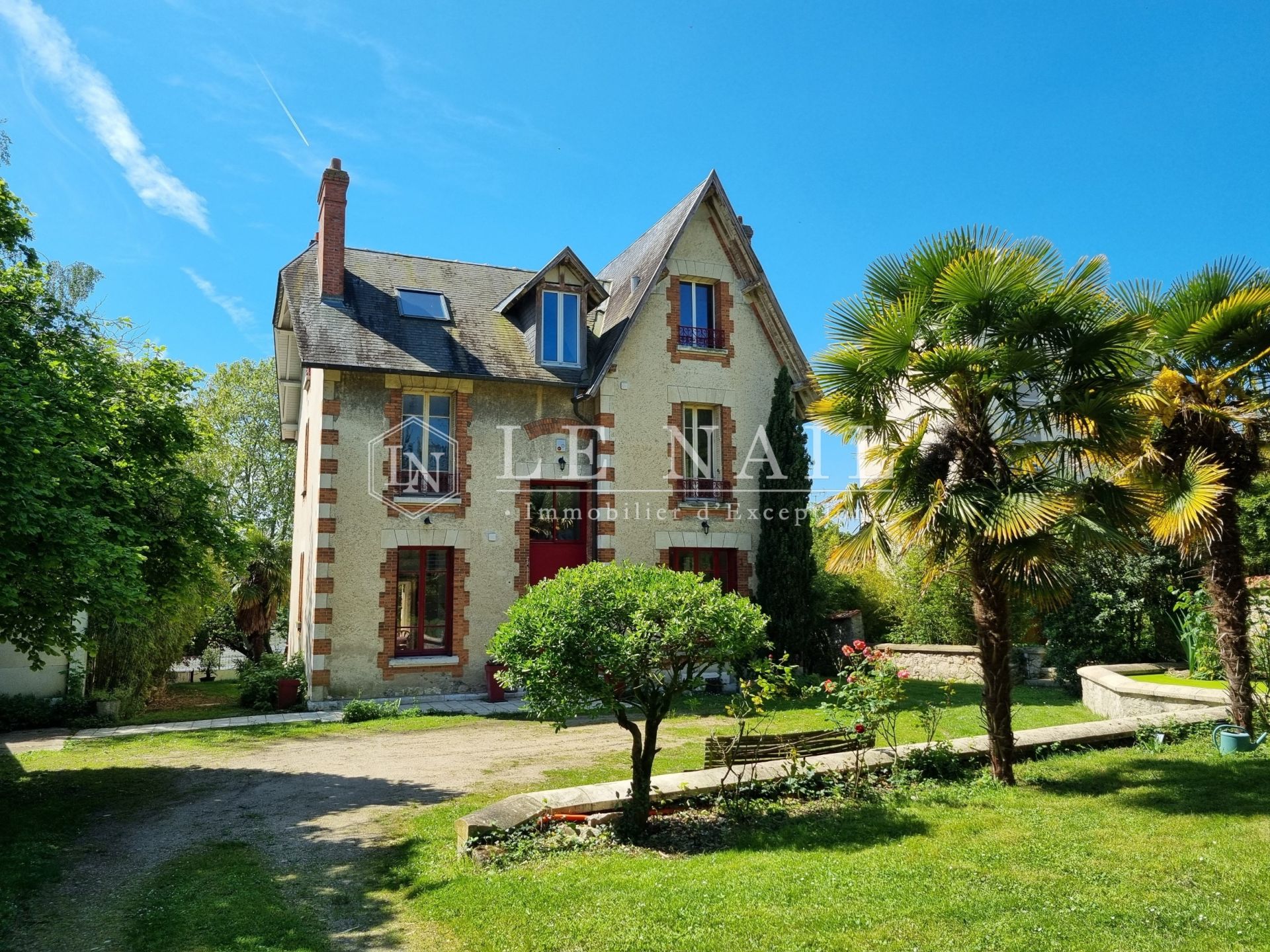 mansion (hôtel particulier) 9 rooms for sale on ORLEANS (45000)