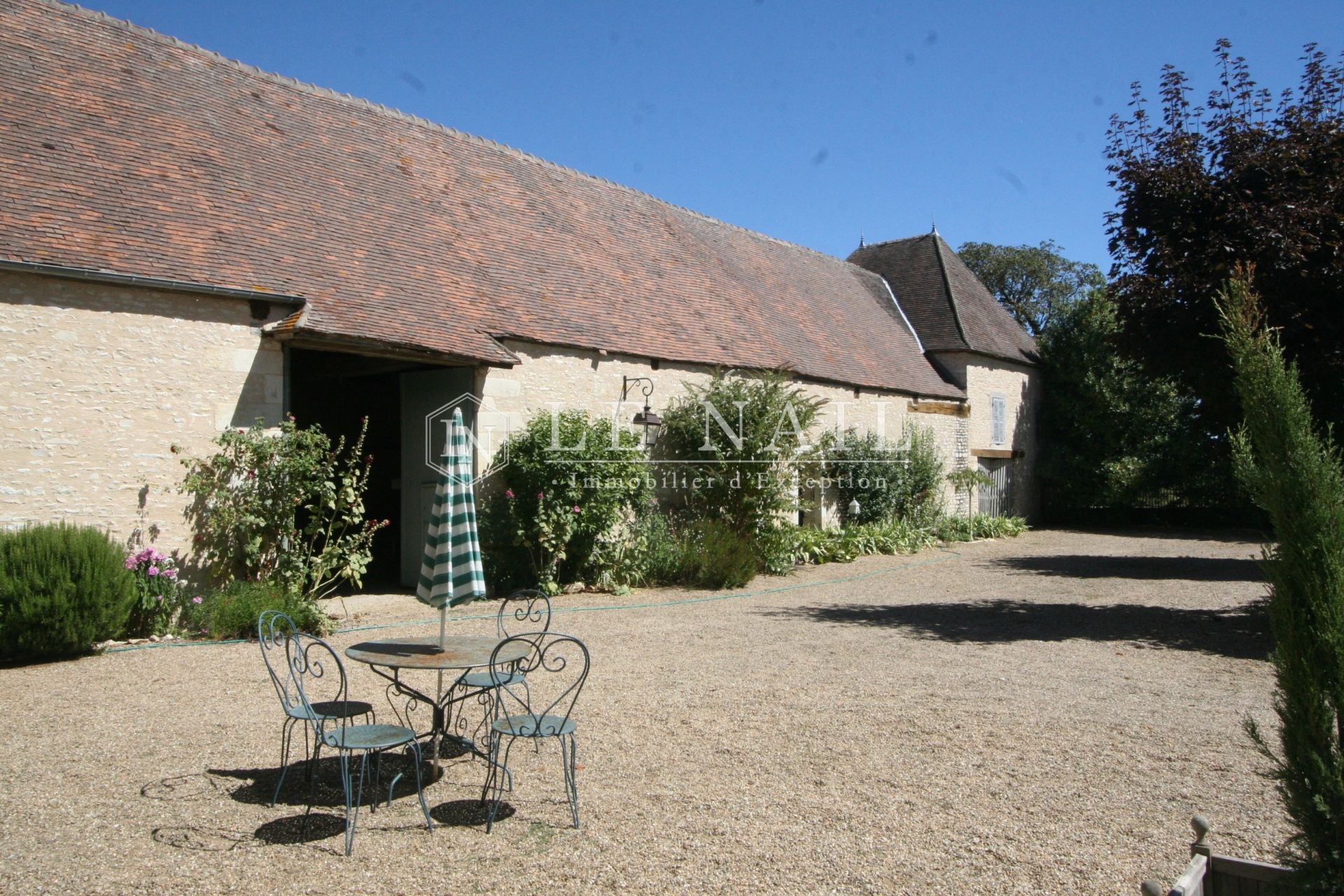 maison de maître 12 pièces en vente à CHATEAUNEUF SUR CHER (18190)