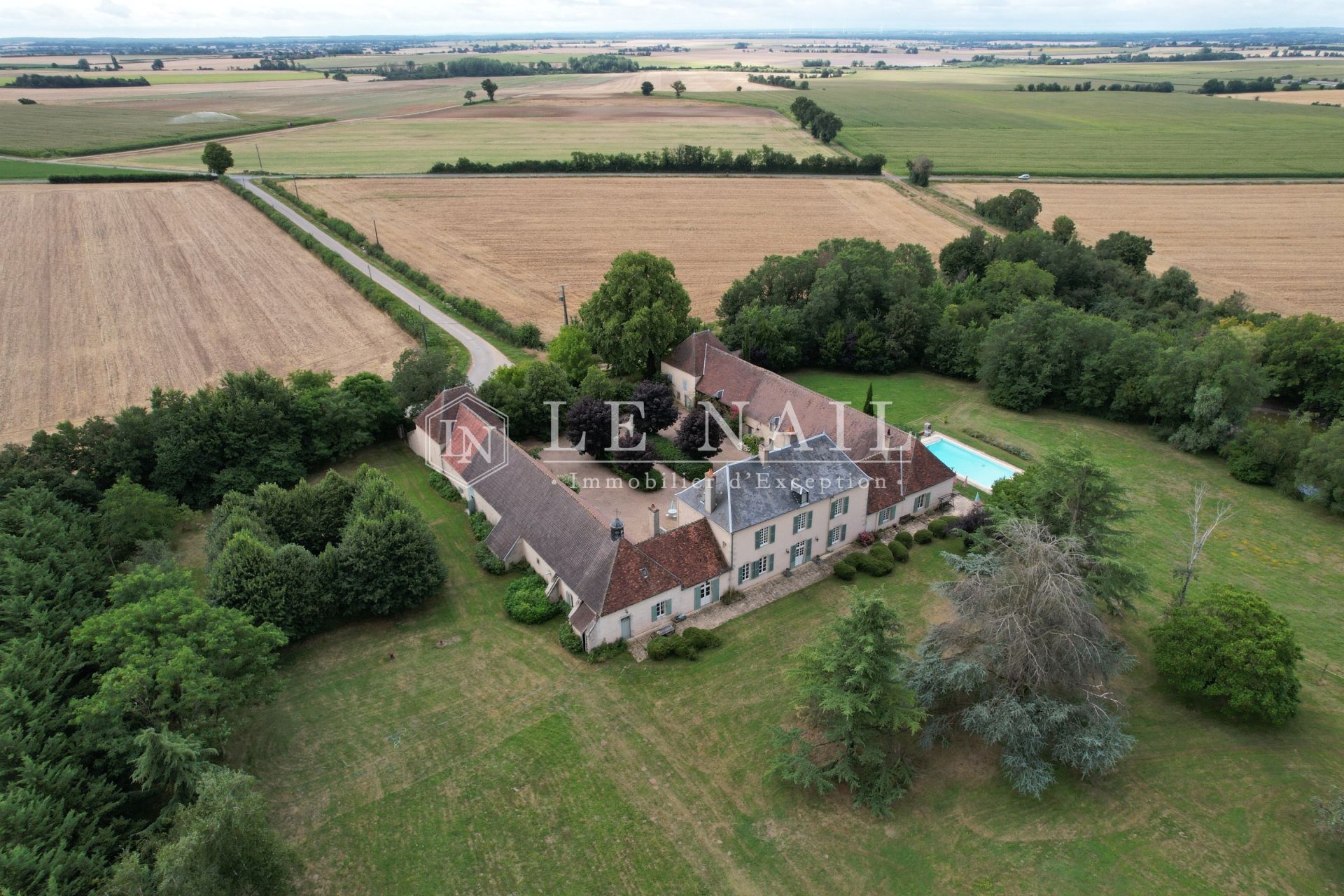 maison de maître 12 pièces en vente à CHATEAUNEUF SUR CHER (18190)