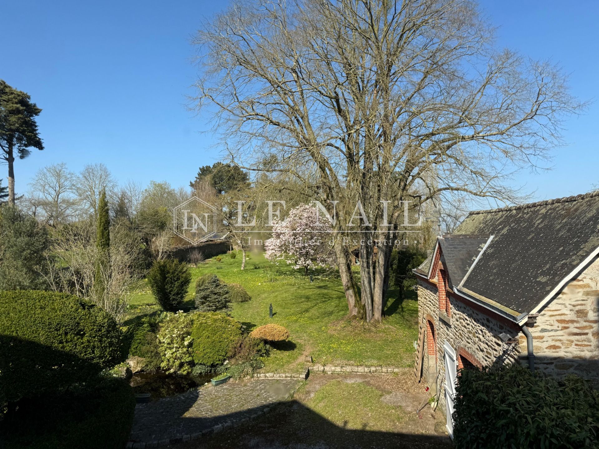 hôtel particulier 11 pièces en vente à MAYENNE (53100)