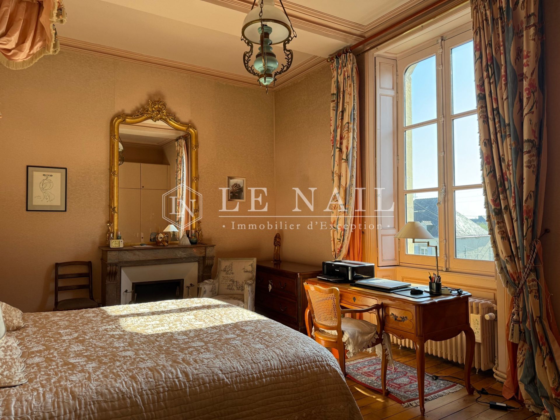 hôtel particulier 11 pièces en vente à MAYENNE (53100)