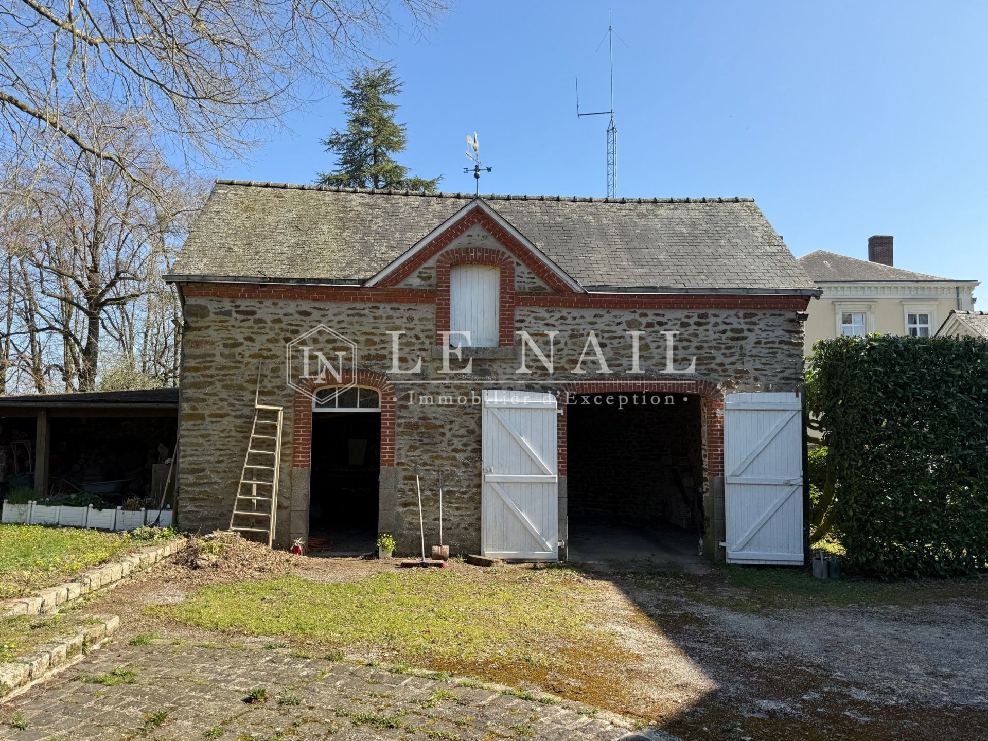 hôtel particulier 11 pièces en vente à MAYENNE (53100)