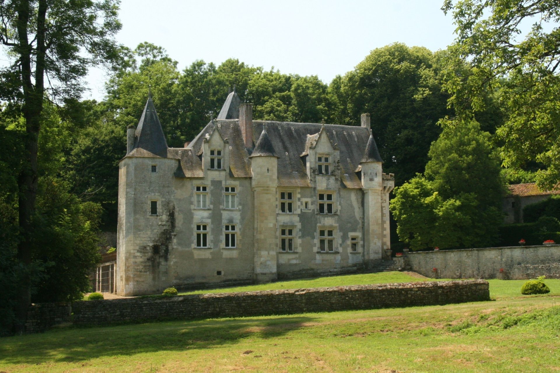 château 12 pièces en vente à Niort (79000)