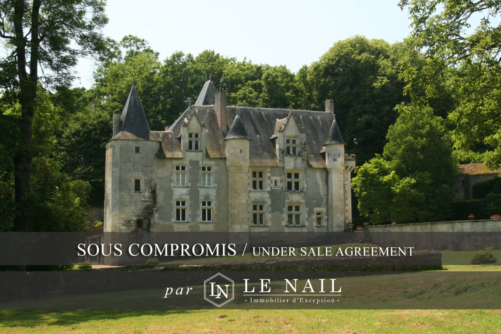 castle 12 rooms for sale on Niort (79000)
