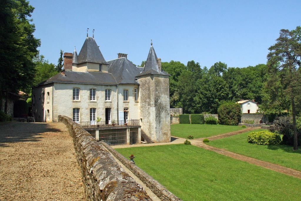 château 12 pièces en vente à Niort (79000)