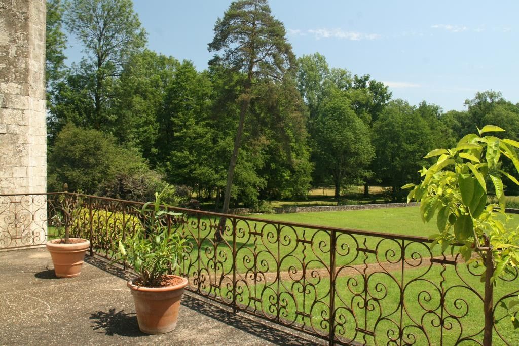 château 12 pièces en vente à Niort (79000)