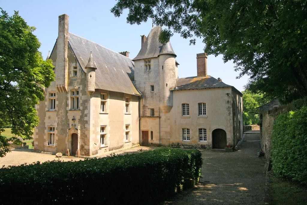 château 12 pièces en vente à Niort (79000)