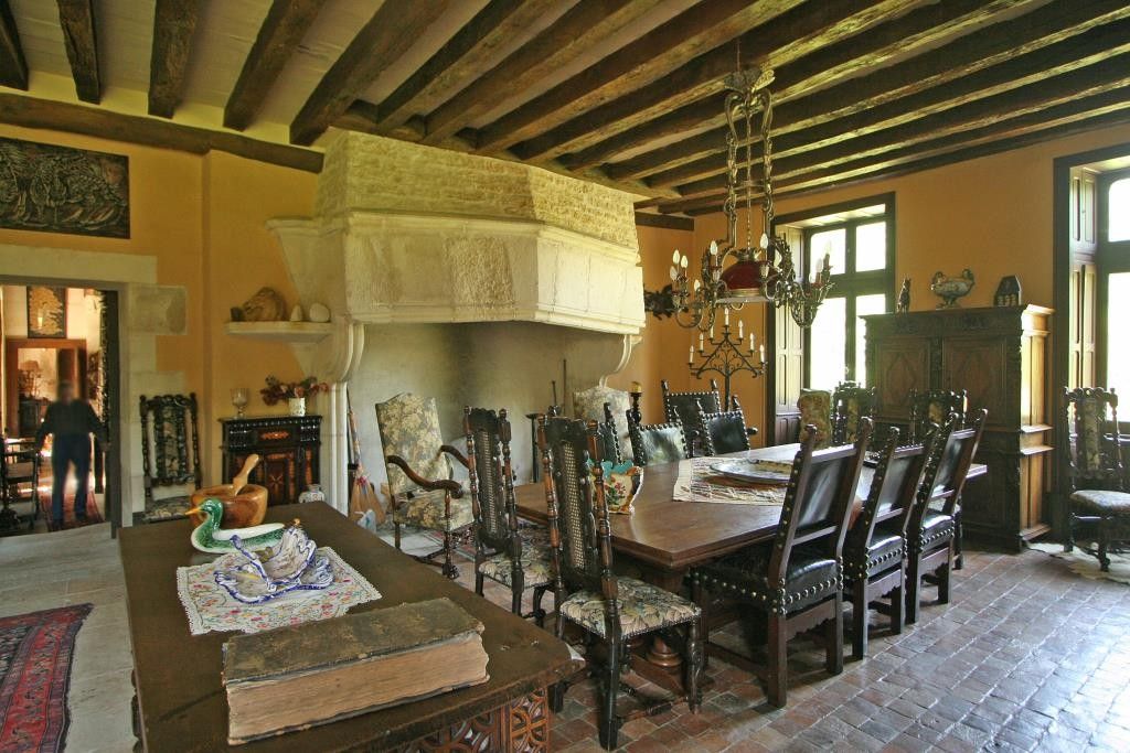 château 12 pièces en vente à Niort (79000)