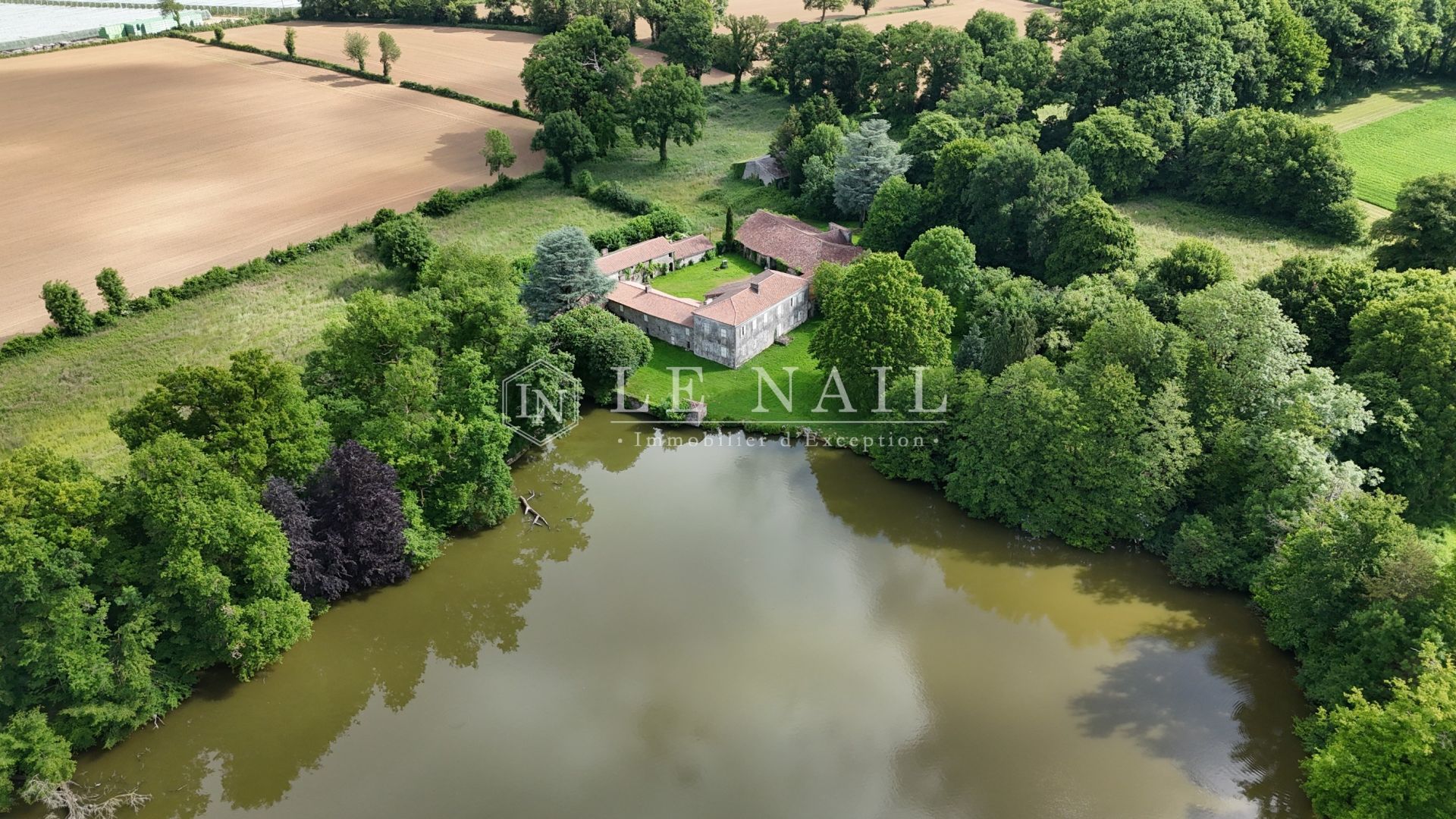 propriété 12 pièces en vente à BRESSUIRE (79300)