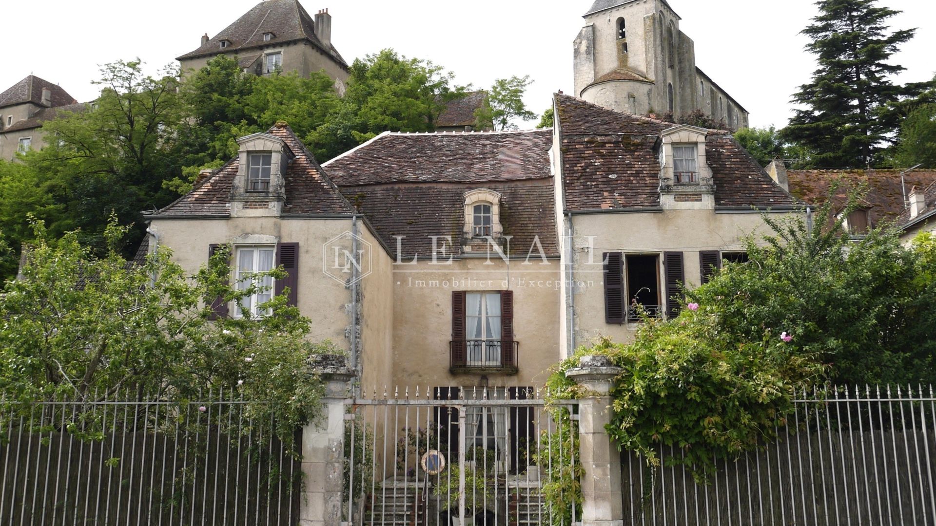 maison de ville 10 pièces en vente à LE BLANC (36300)