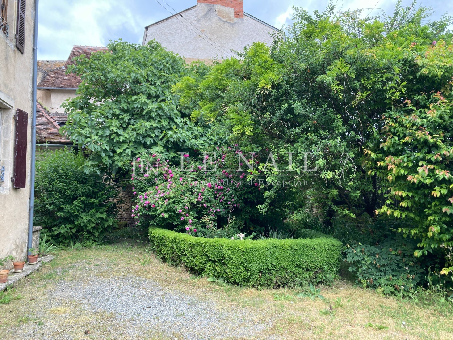 maison de ville 10 pièces en vente à LE BLANC (36300)