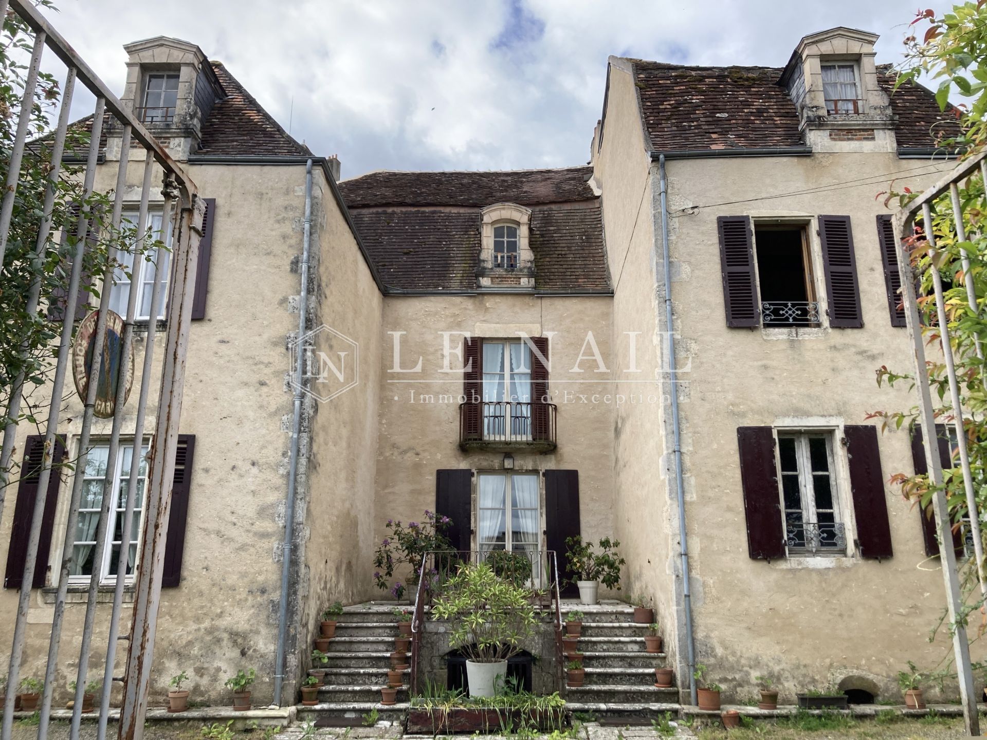 maison de ville 10 pièces en vente à LE BLANC (36300)