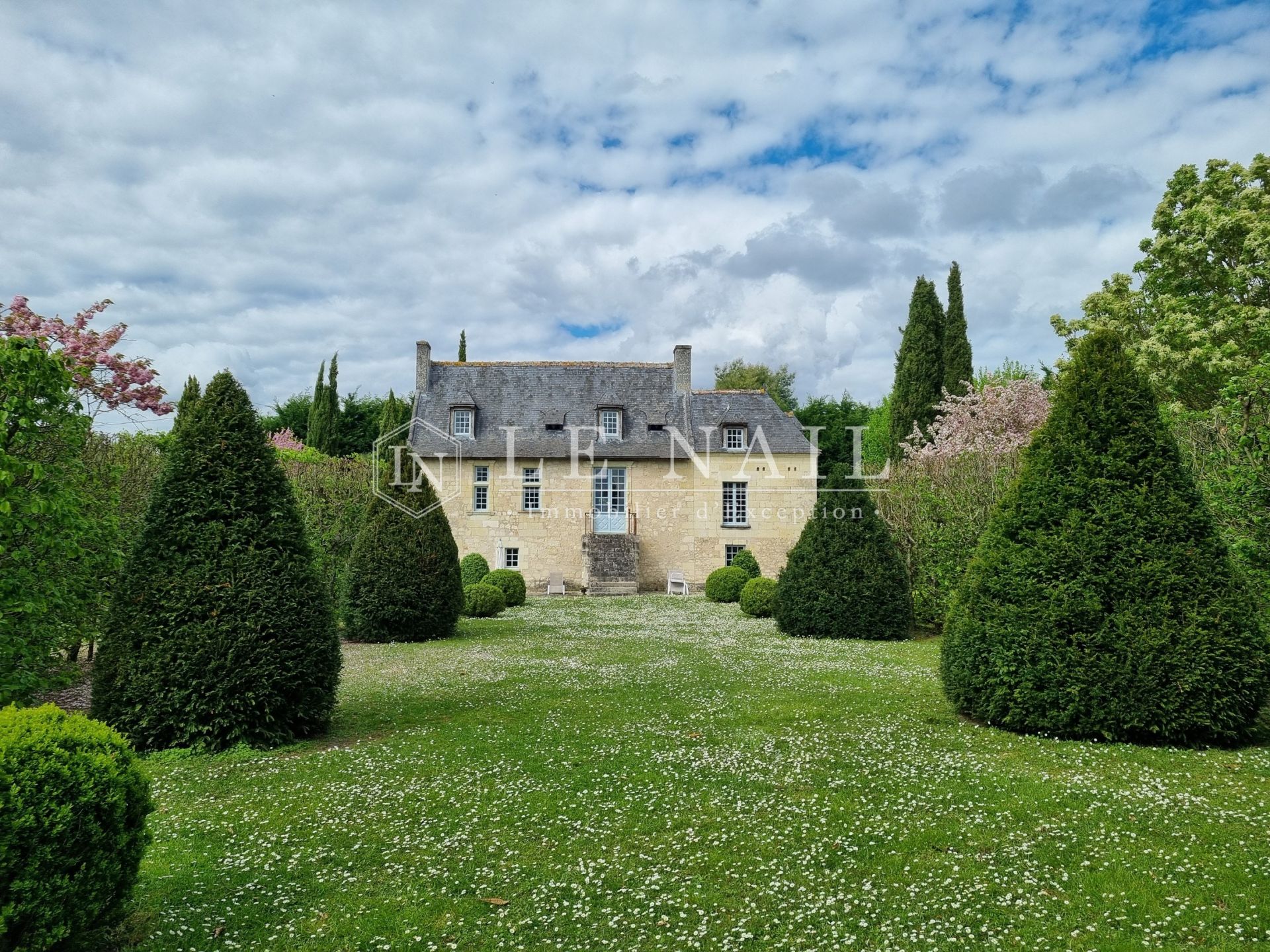 manoir 8 pièces en vente à BOURGUEIL (37140)