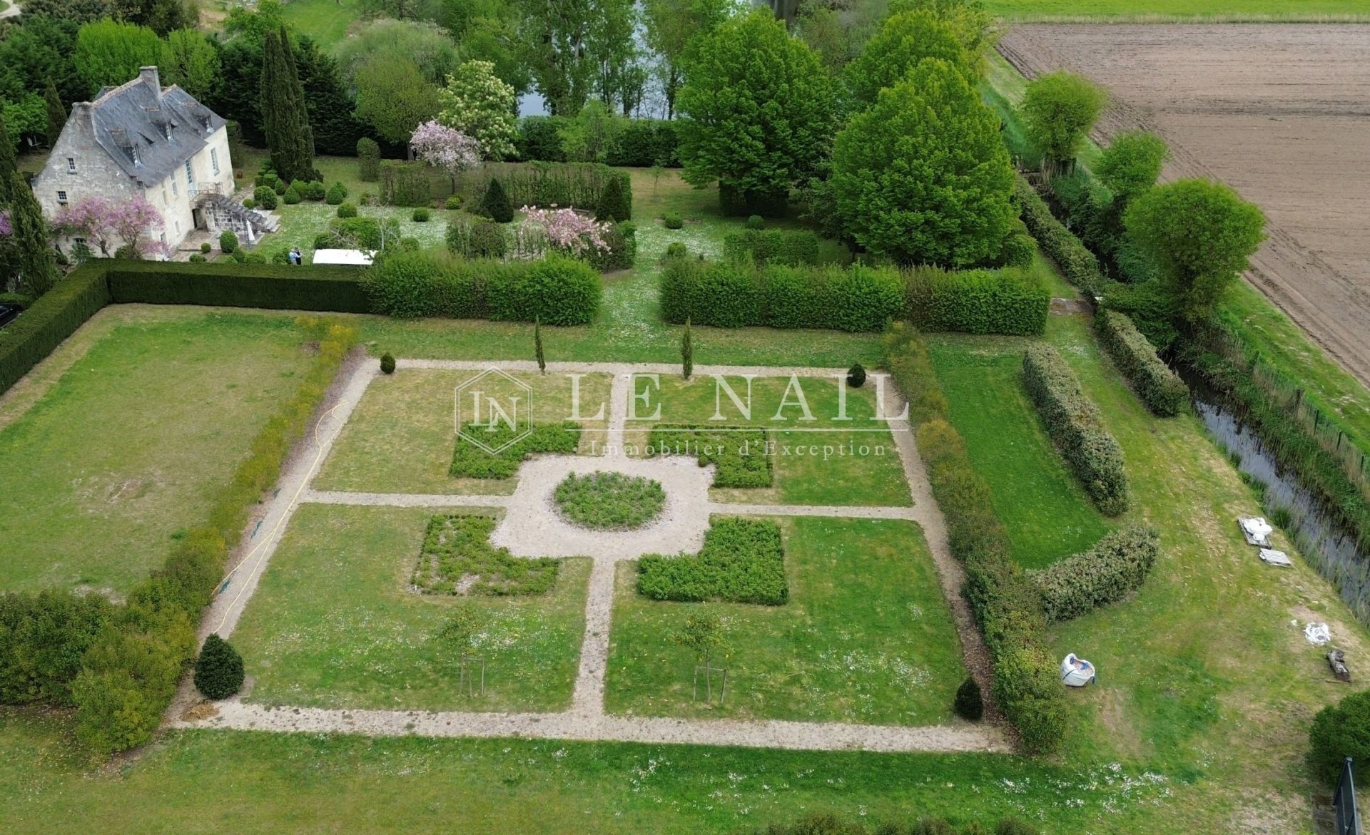 manoir 8 pièces en vente à BOURGUEIL (37140)