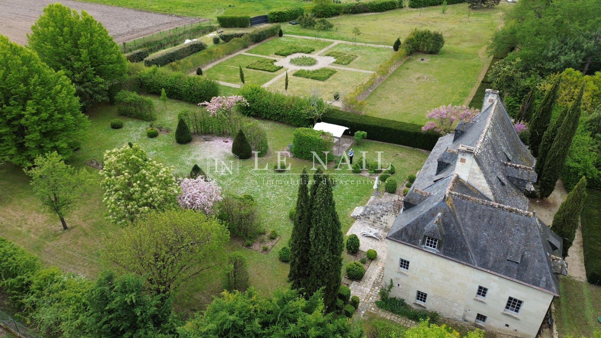 manoir 8 pièces en vente à BOURGUEIL (37140)