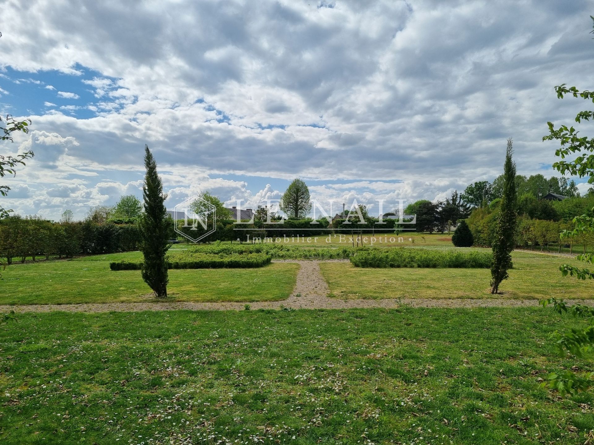 manoir 8 pièces en vente à BOURGUEIL (37140)