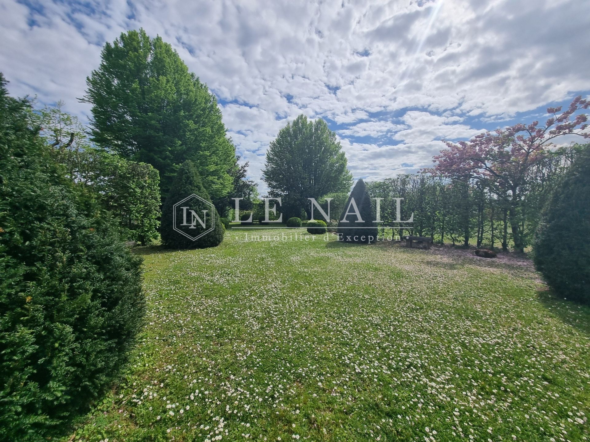 manoir 8 pièces en vente à BOURGUEIL (37140)