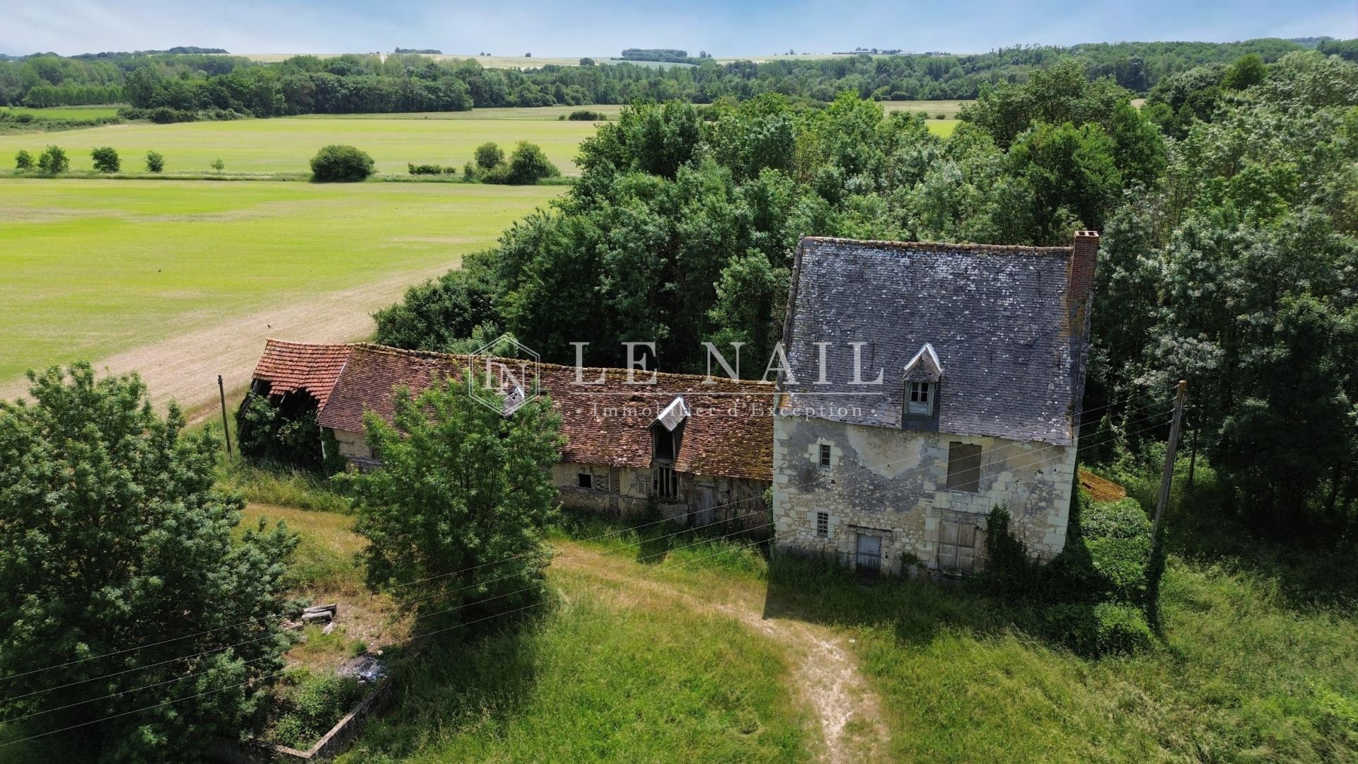 manor house 4 rooms for sale on LA CHARTRE SUR LE LOIR (72340)