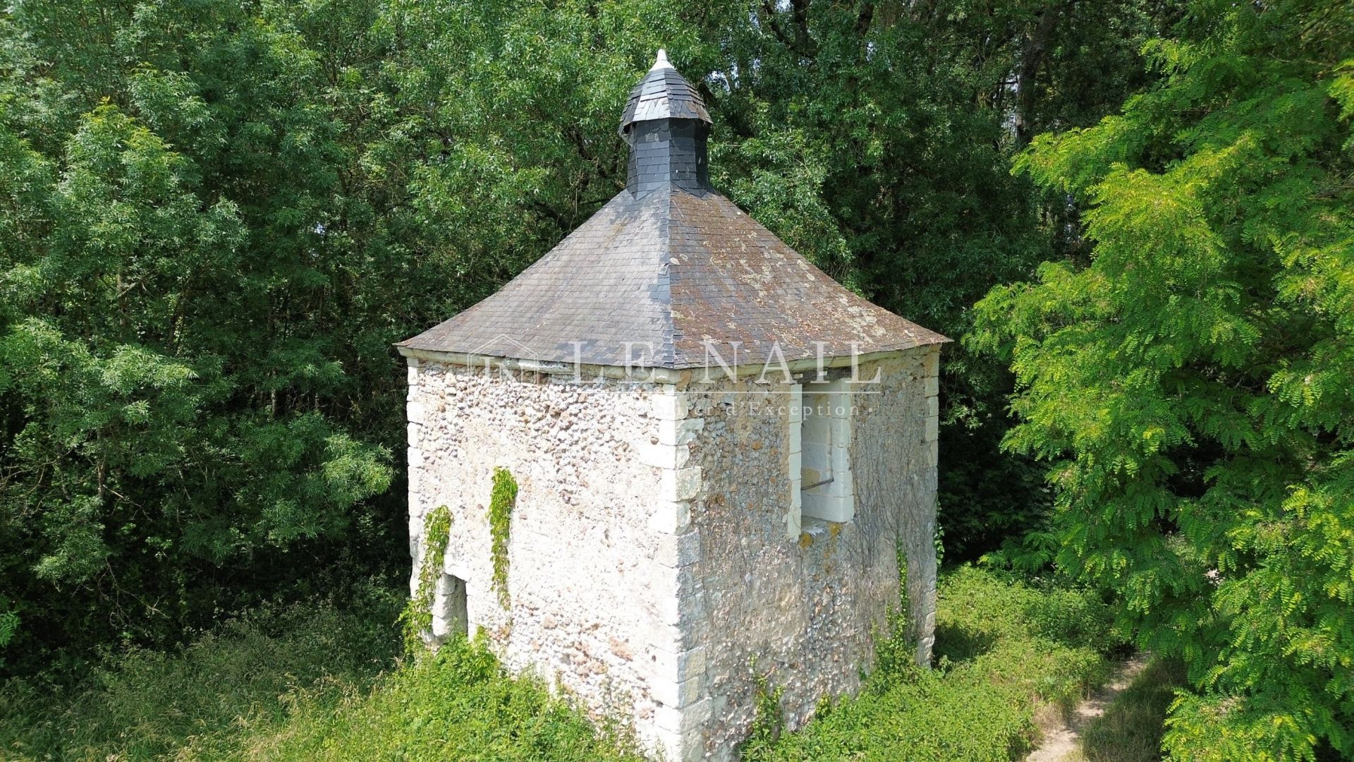 manoir 4 pièces en vente à LA CHARTRE SUR LE LOIR (72340)