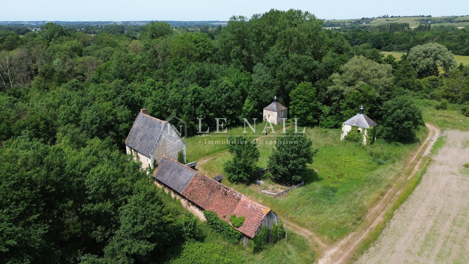 manoir 4 pièces en vente à LA CHARTRE SUR LE LOIR (72340)