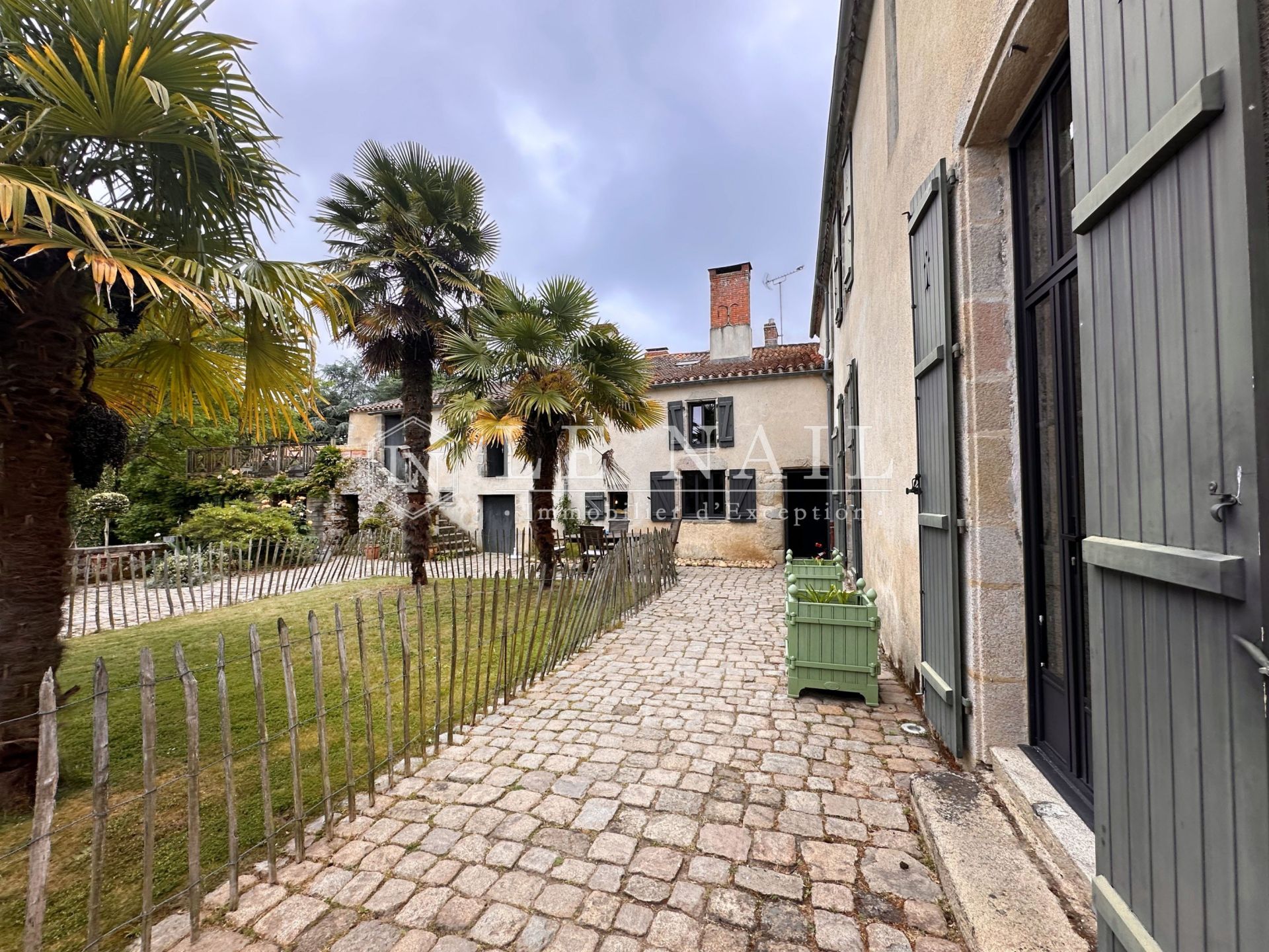 maison 8 pièces en vente à PALLUAU (85670)
