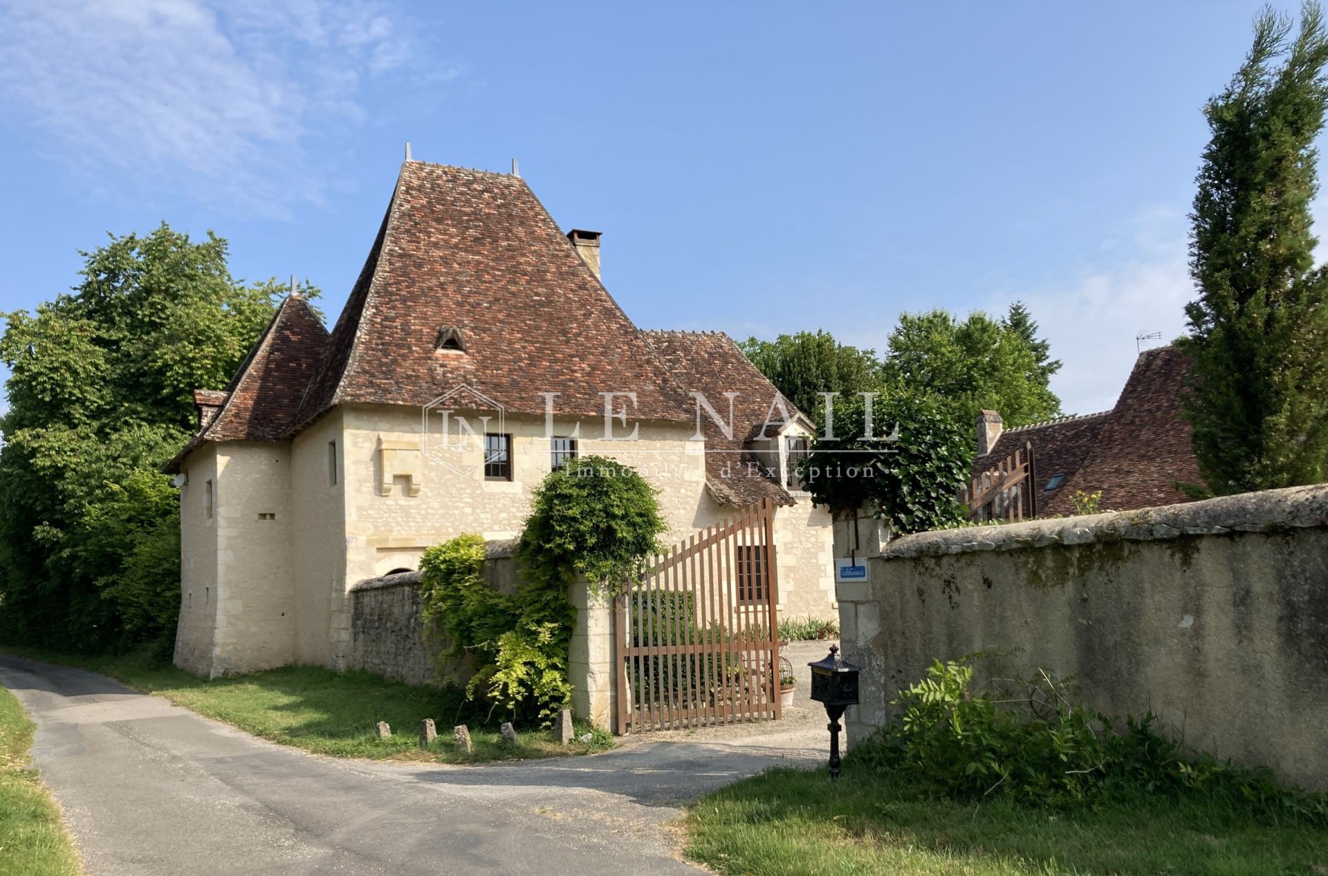 manoir 8 pièces en vente à AZAY LE FERRON (36290)