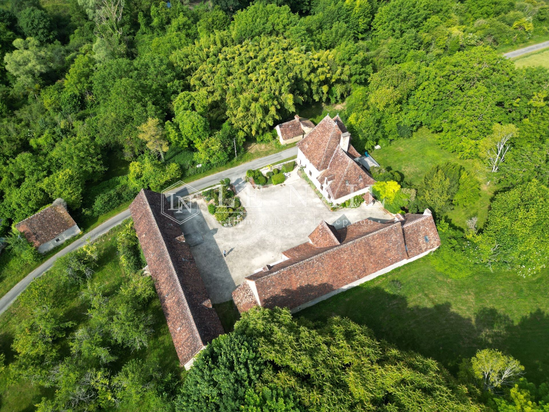 manoir 8 pièces en vente à AZAY LE FERRON (36290)