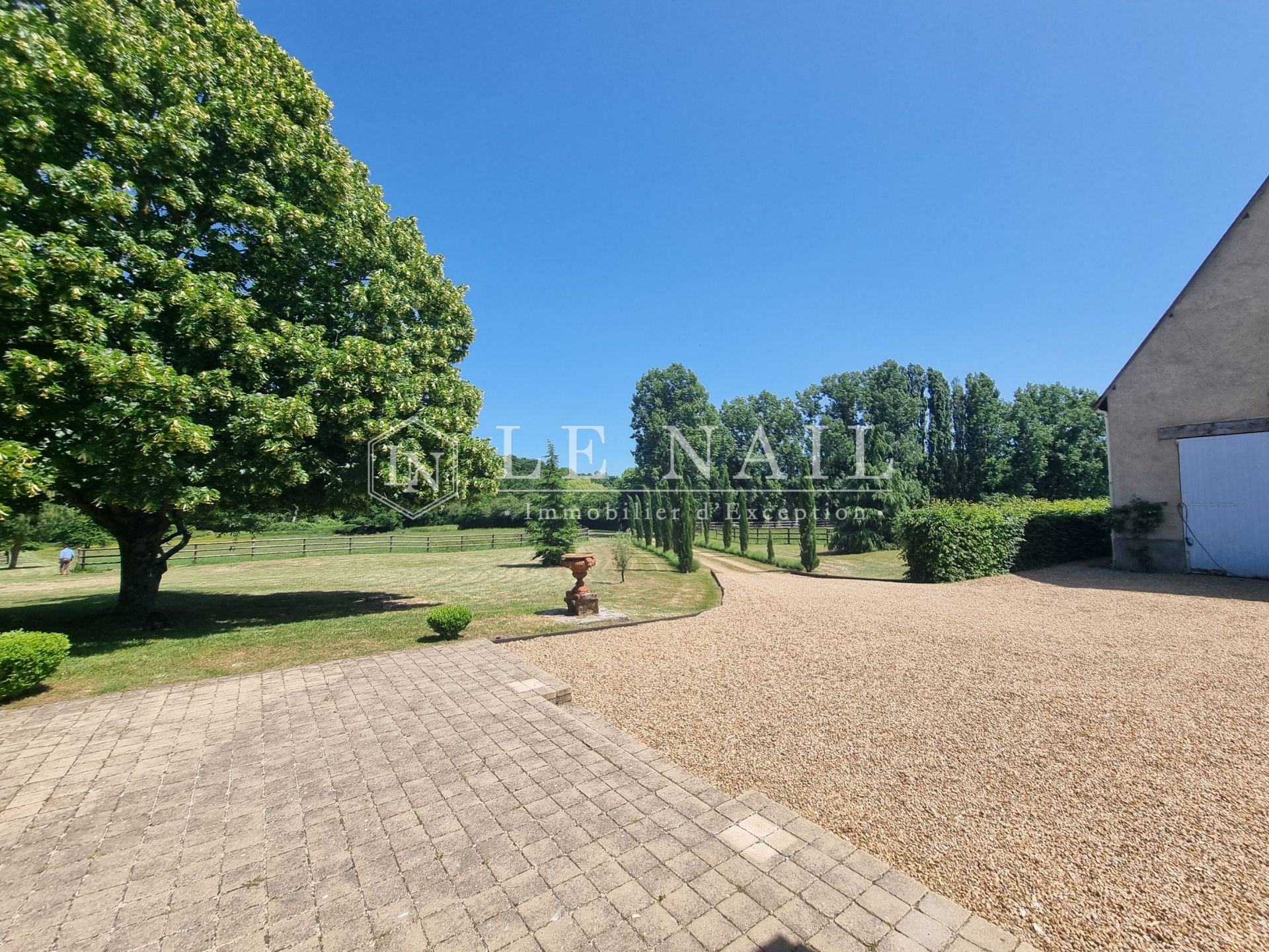 propriété 9 pièces en vente à CHATEAU LA VALLIERE (37330)