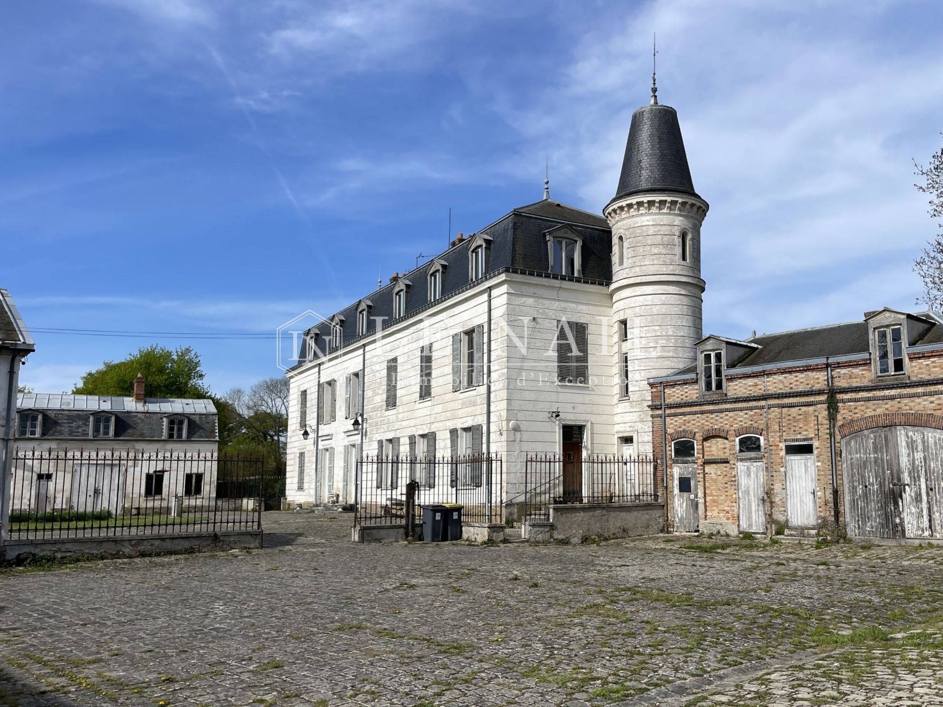 château 11 pièces en vente à LE COUDRAY MONTCEAUX (91830)