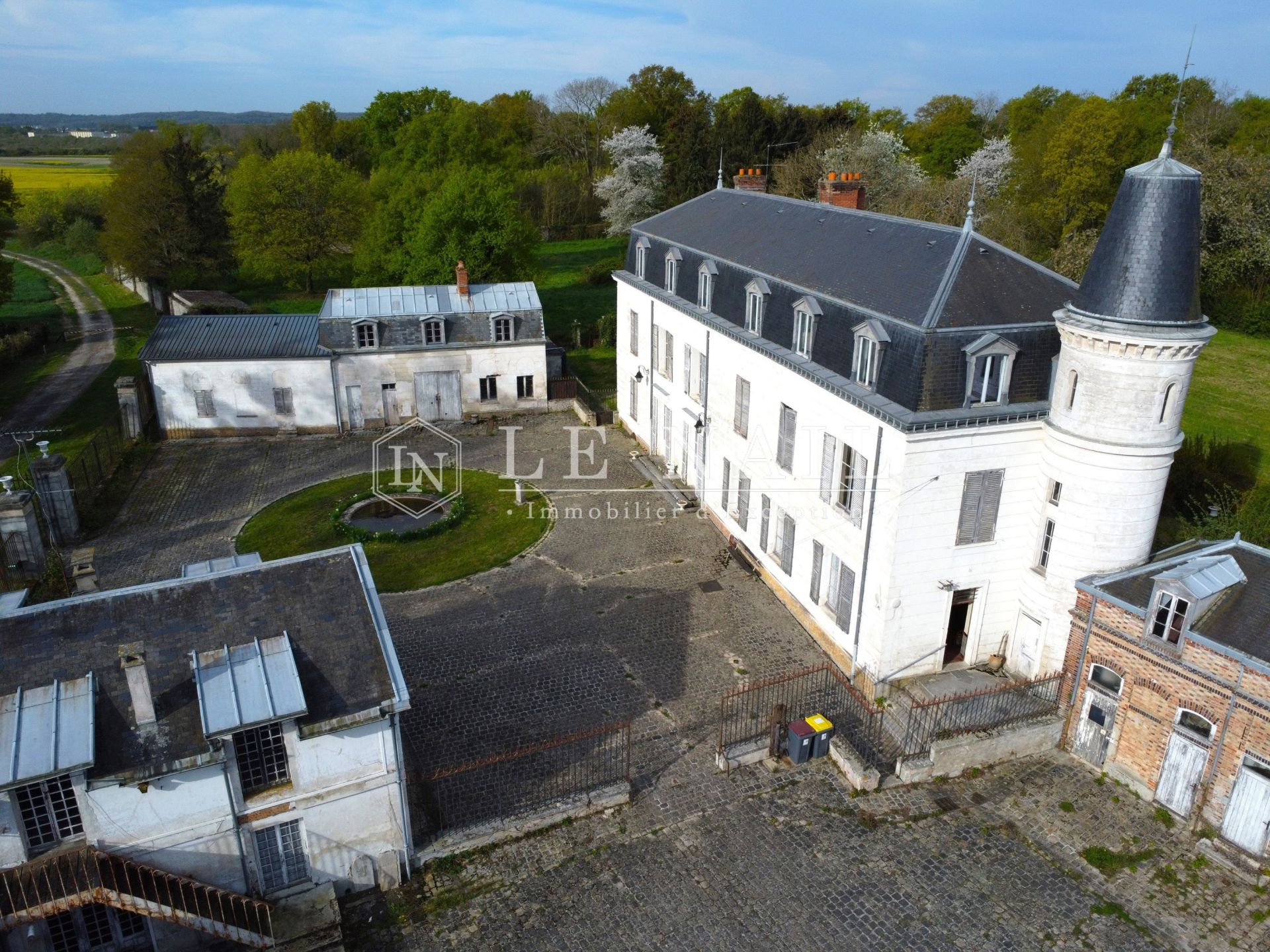 château 11 pièces en vente à LE COUDRAY MONTCEAUX (91830)