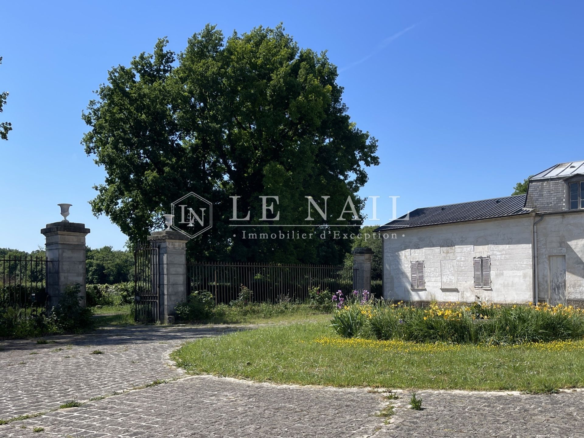 château 11 pièces en vente à LE COUDRAY MONTCEAUX (91830)