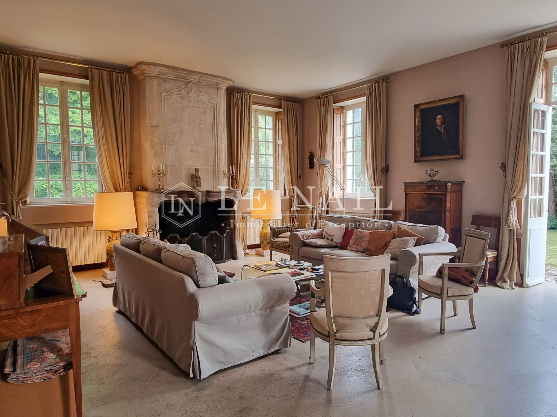 mansion 10 rooms for sale on REMALARD (61110)