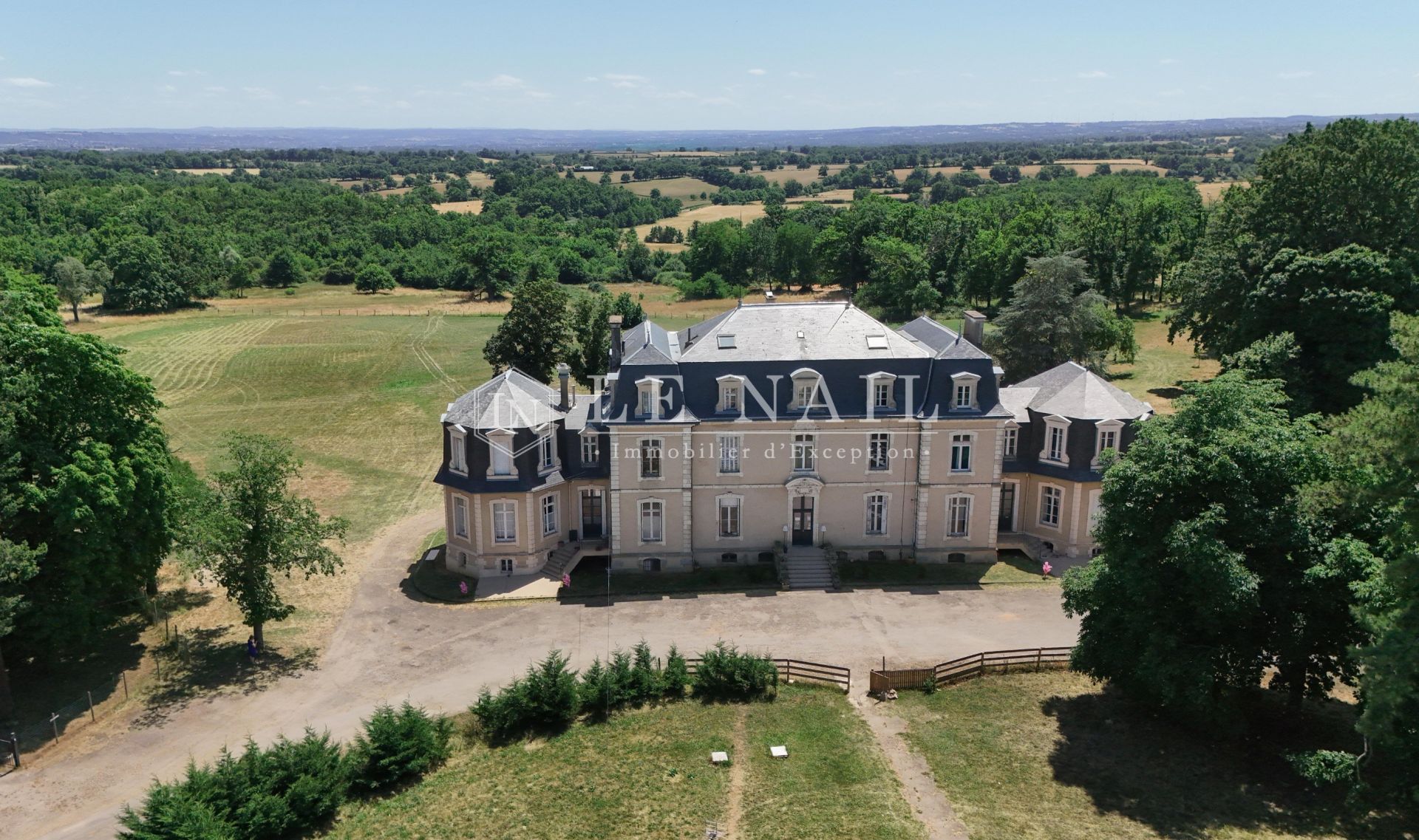 castle 31 rooms for sale on MONTLUCON (03100)
