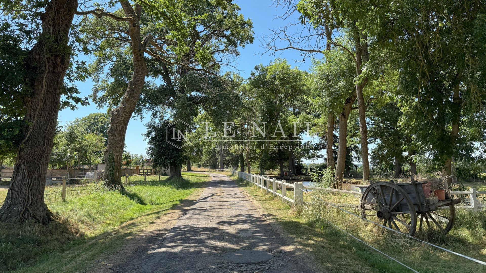 castle 31 rooms for sale on MONTLUCON (03100)