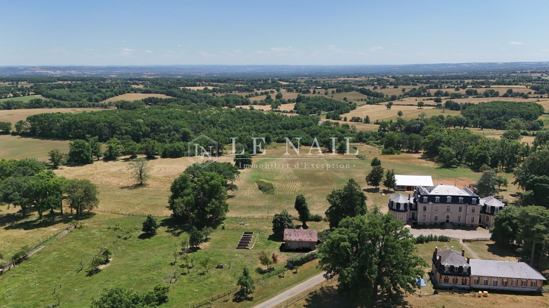 castle 31 rooms for sale on MONTLUCON (03100)