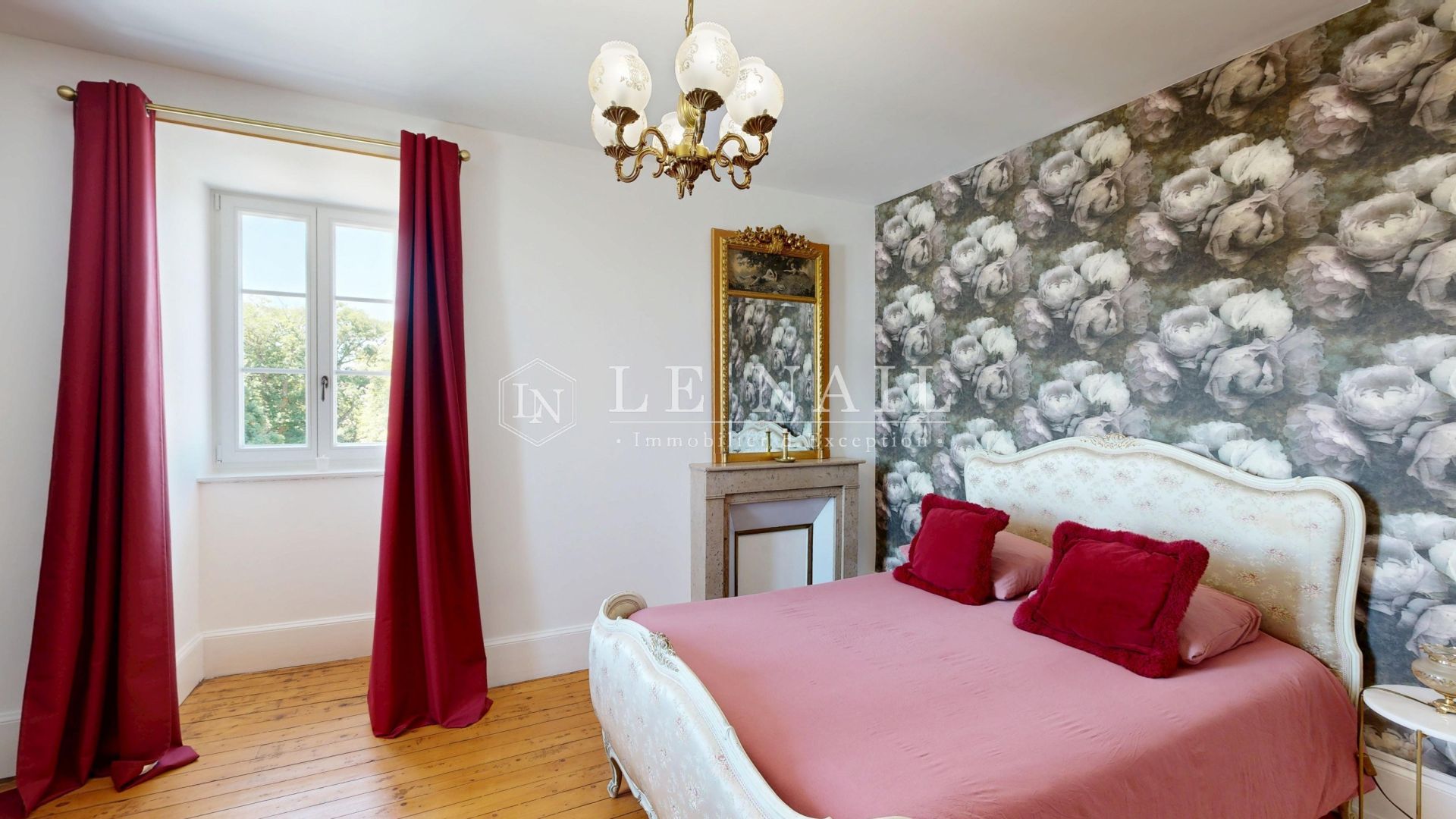 castle 31 rooms for sale on MONTLUCON (03100)