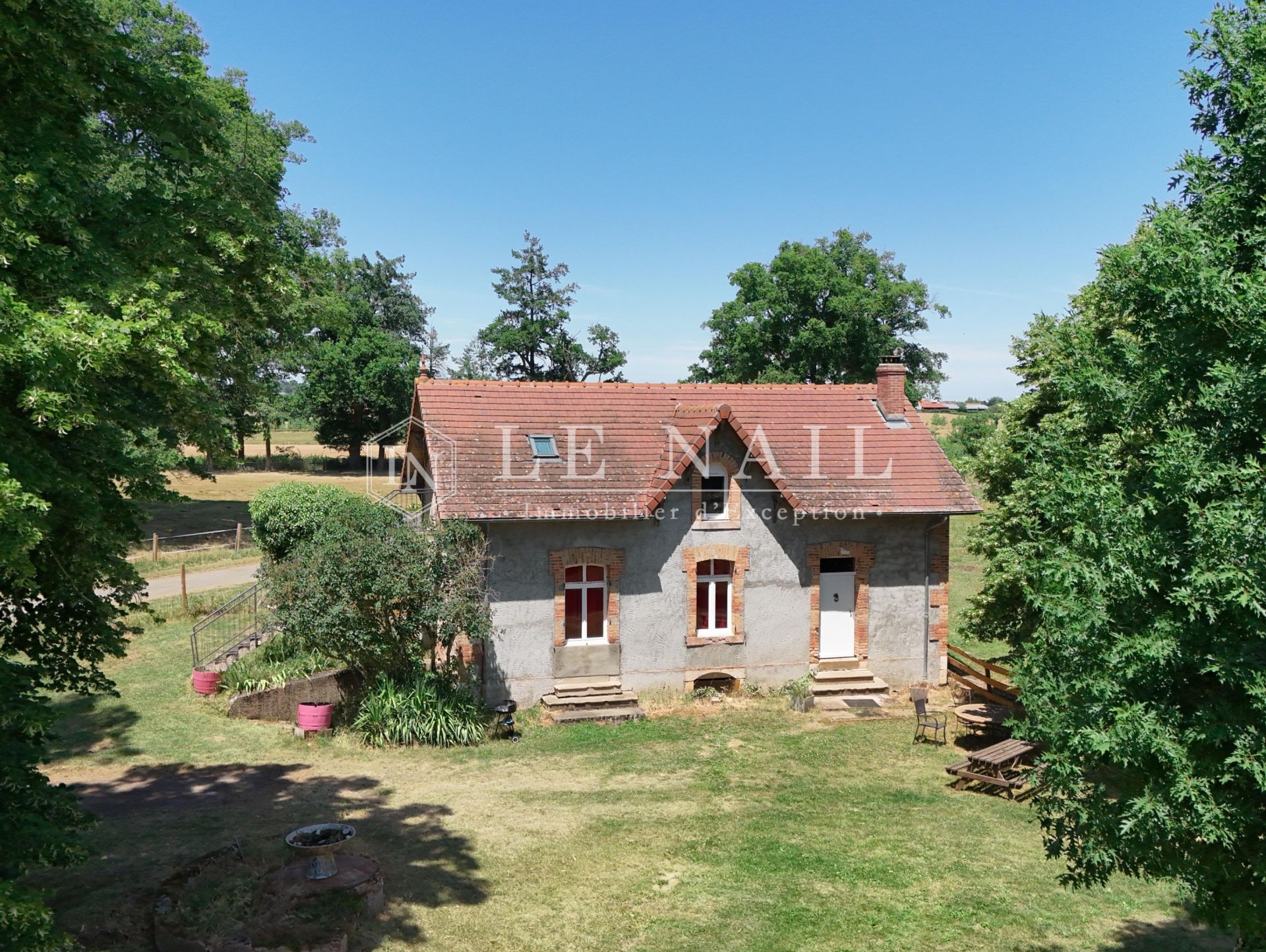 castle 31 rooms for sale on MONTLUCON (03100)