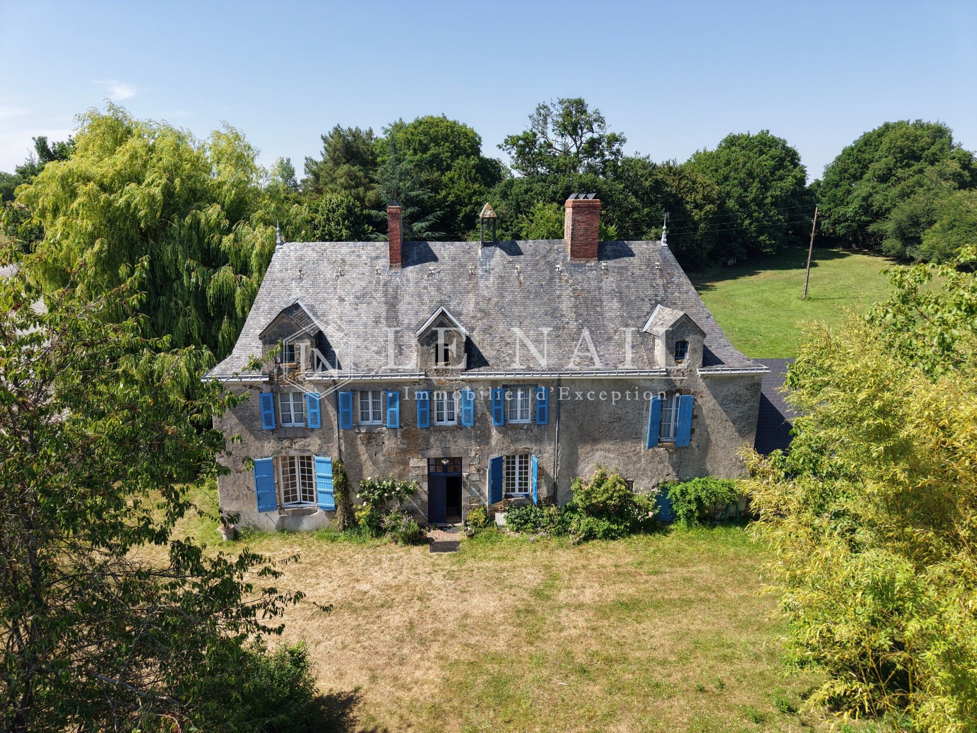 manor house 9 rooms for sale on LAVAL (53000)
