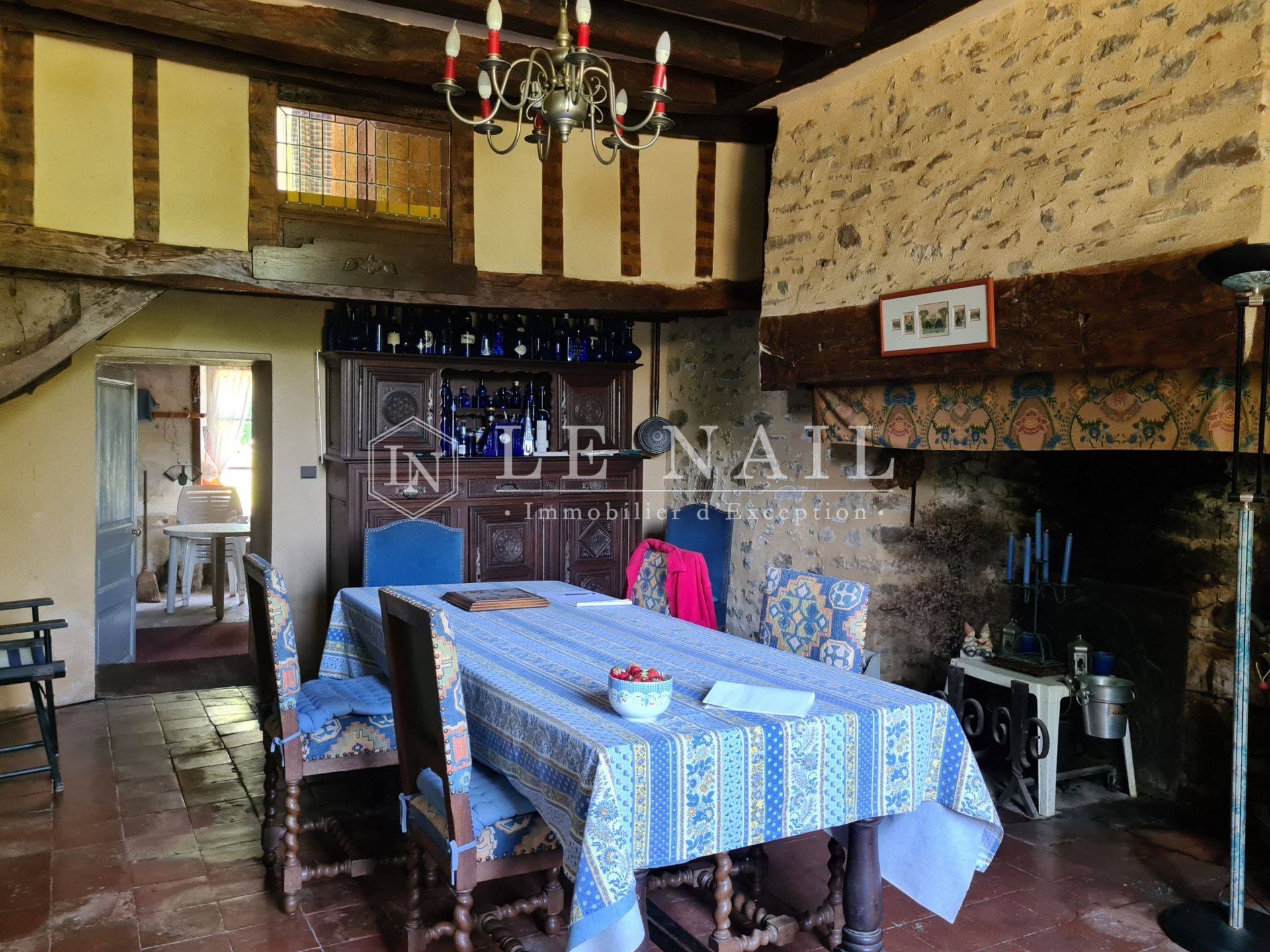 manor house 9 rooms for sale on LAVAL (53000)