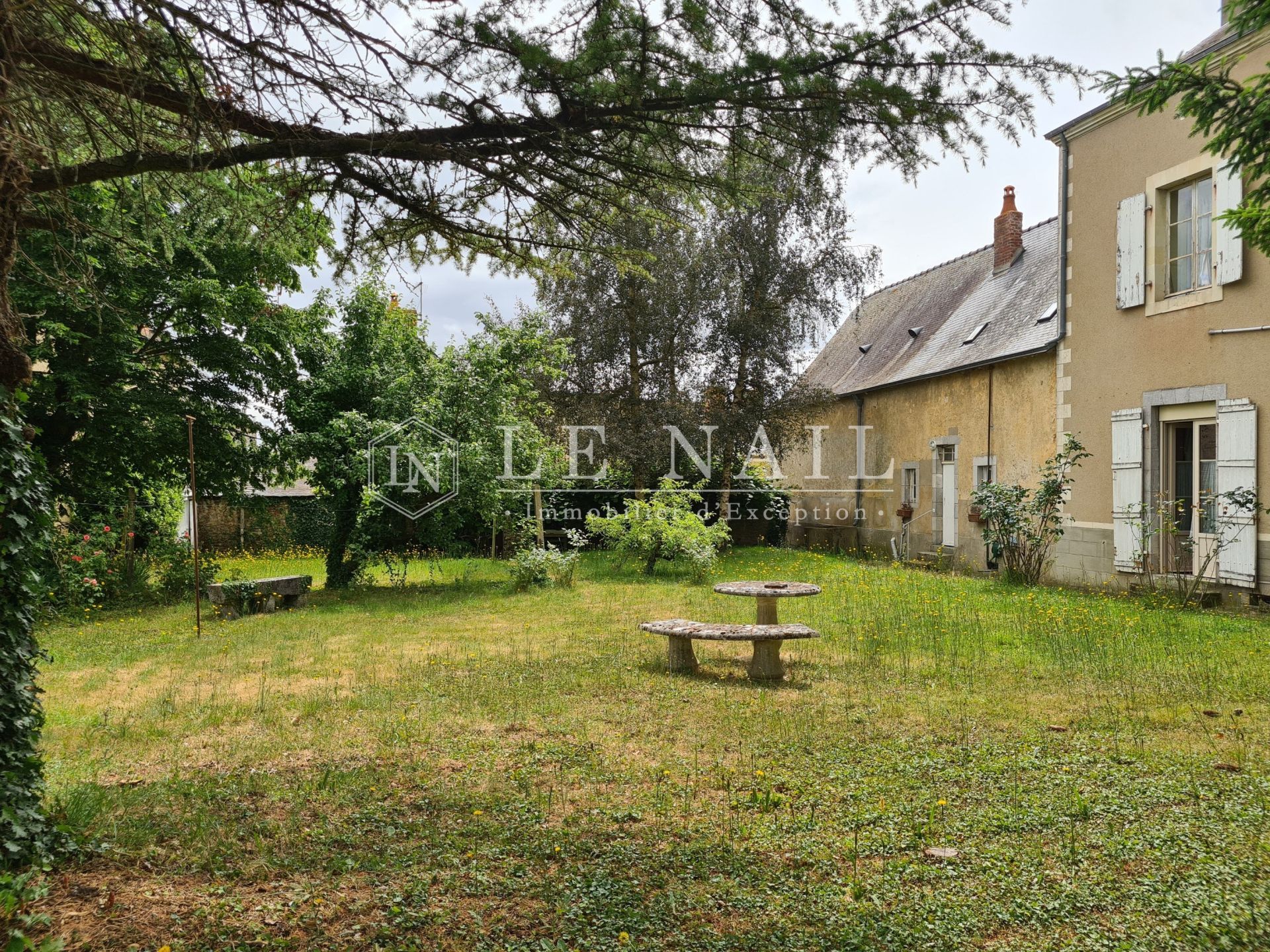 maison de maître 9 pièces en vente à CHEMERE LE ROI (53340)