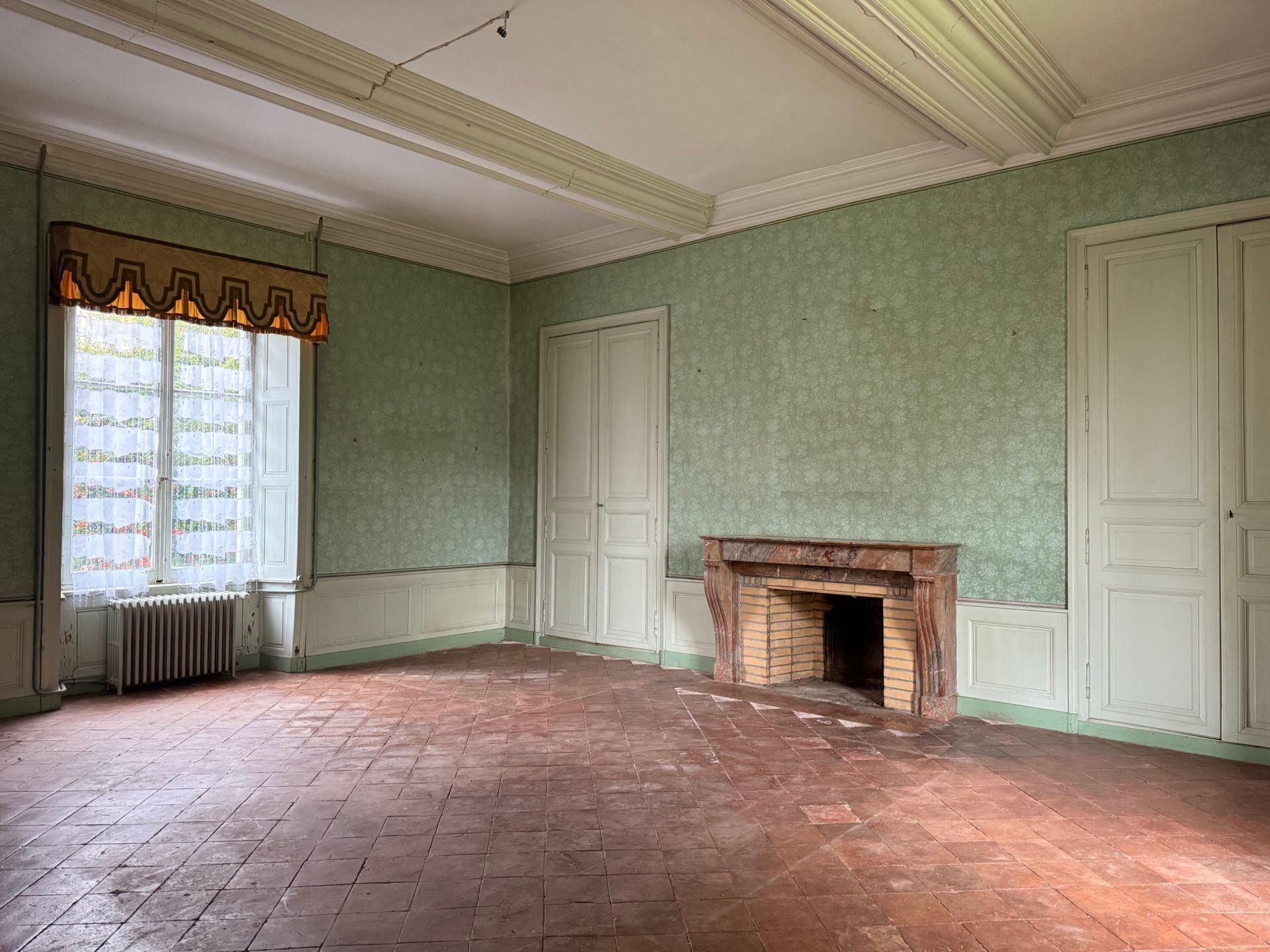 mansion 9 rooms for sale on MESLAY DU MAINE (53170)