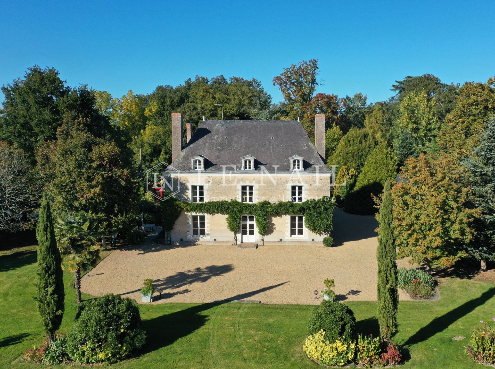 mansion 10 rooms for sale on SEGRE (49500)