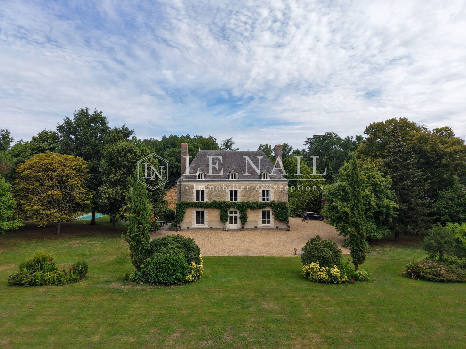 mansion 10 rooms for sale on SEGRE (49500)
