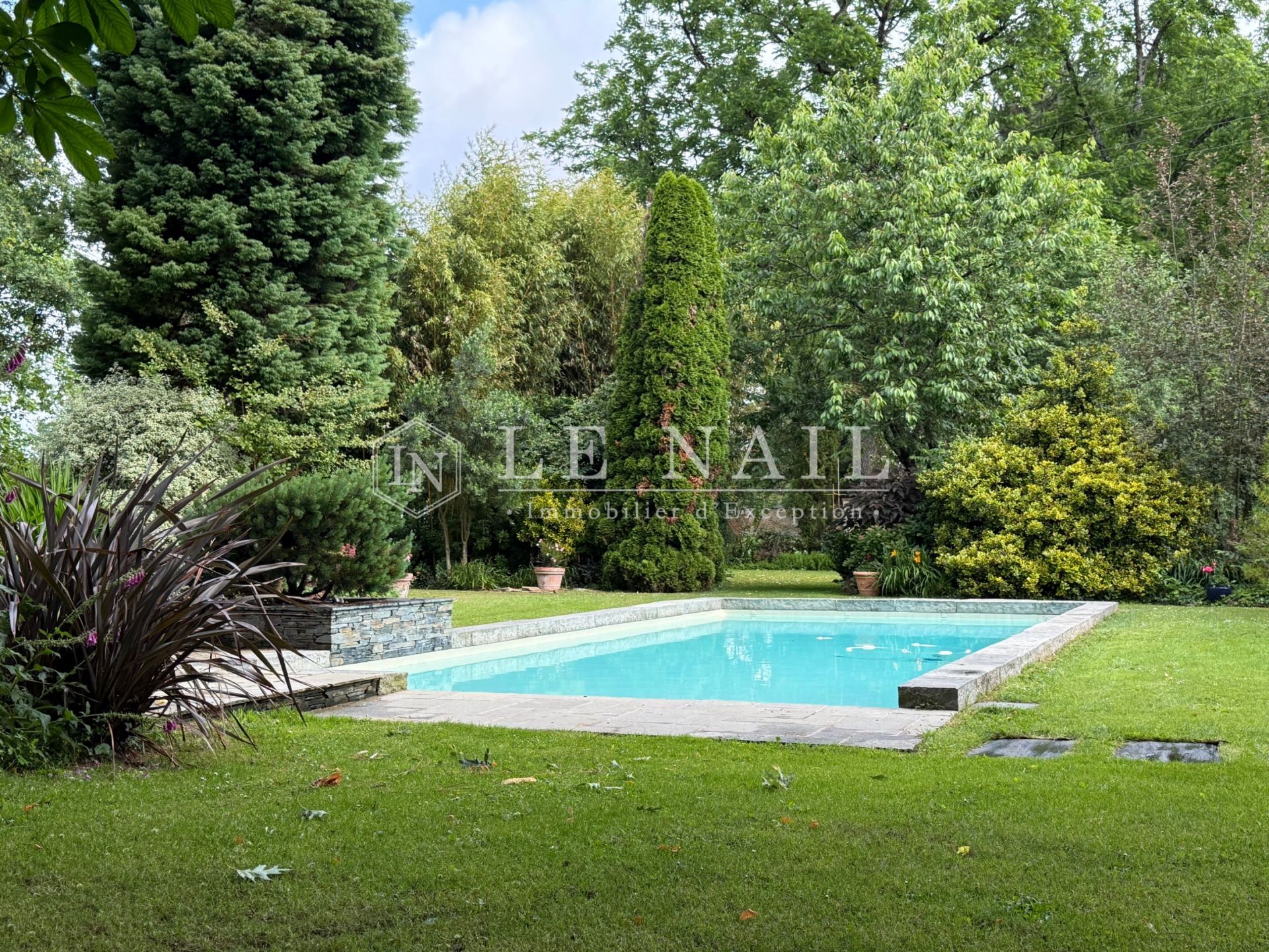 mansion 10 rooms for sale on SEGRE (49500)