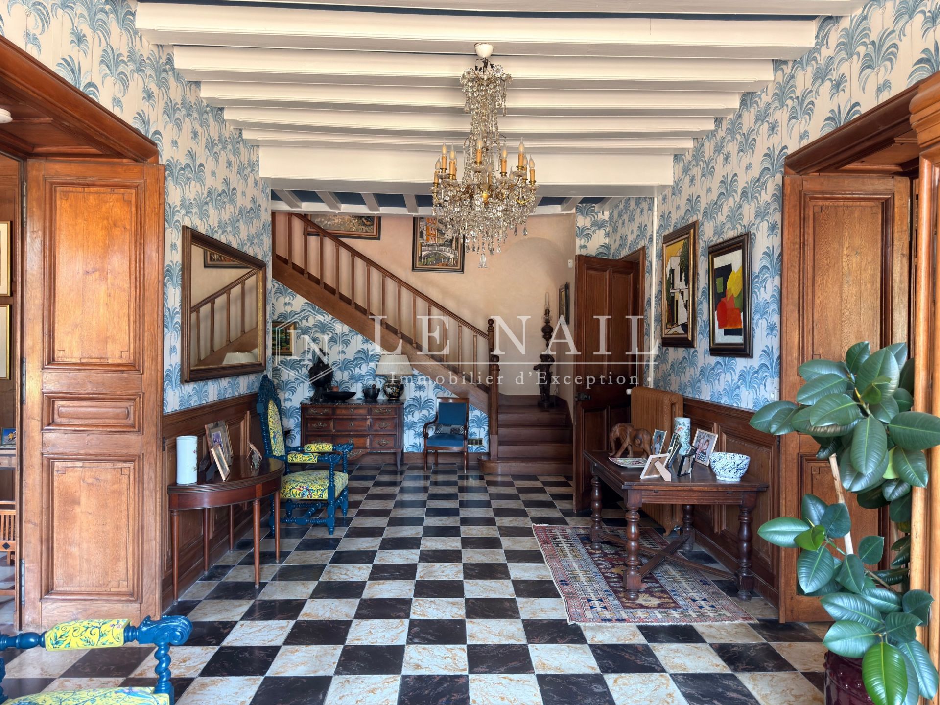 mansion 10 rooms for sale on SEGRE (49500)
