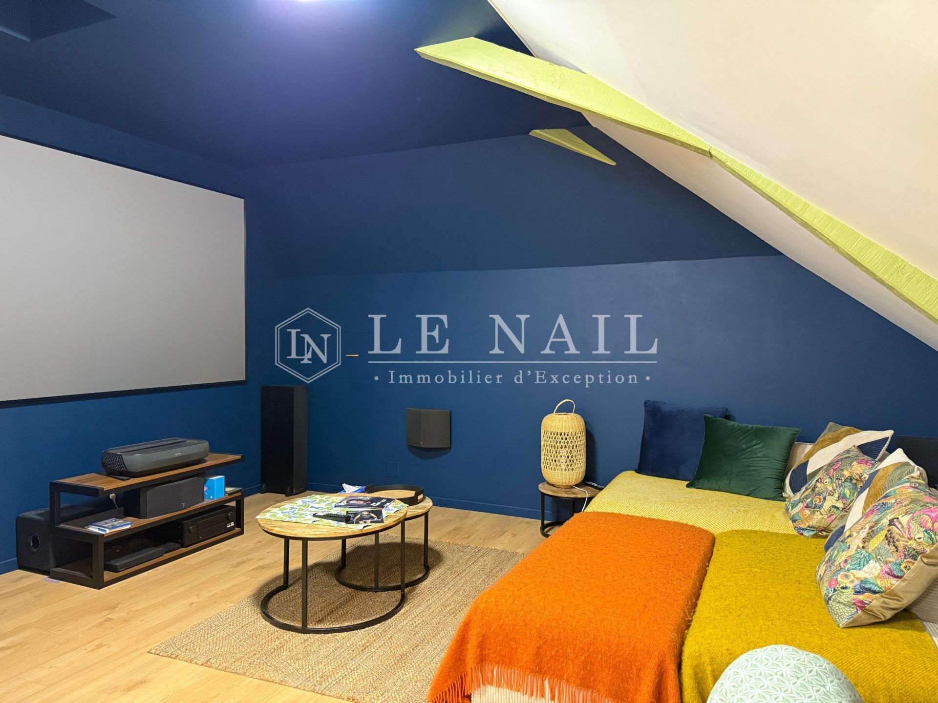 mansion 10 rooms for sale on SEGRE (49500)