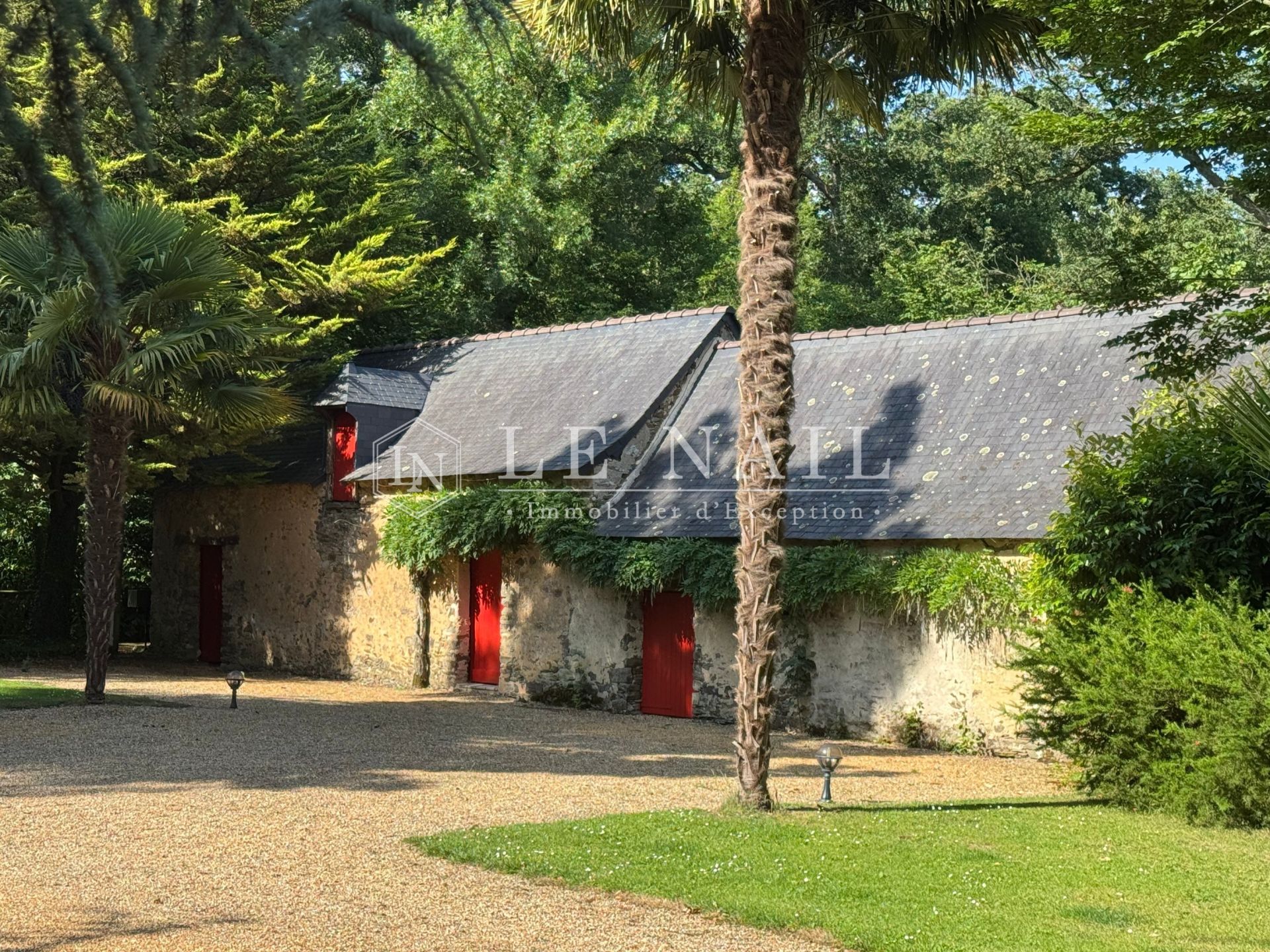 mansion 10 rooms for sale on SEGRE (49500)