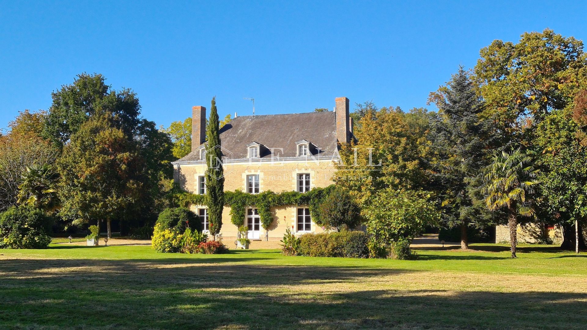 mansion 10 rooms for sale on SEGRE (49500)